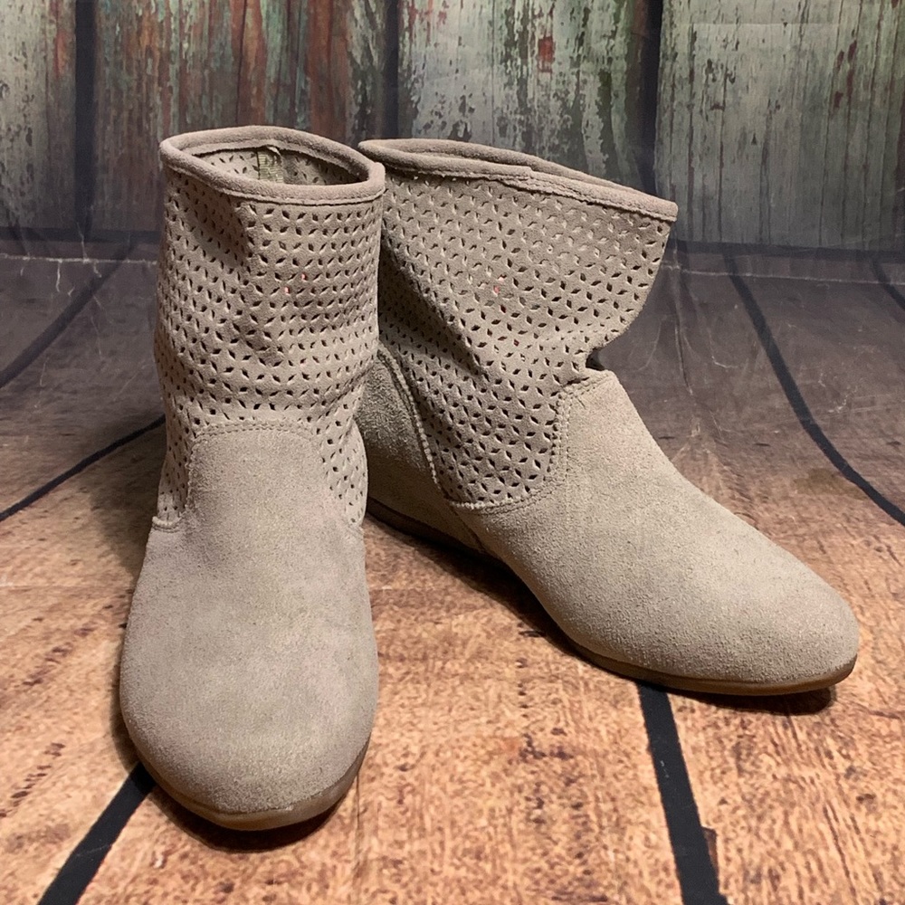 NEW ONLINE ORDER Cougar WOMENS SUEDE BOOTIES SZ 8